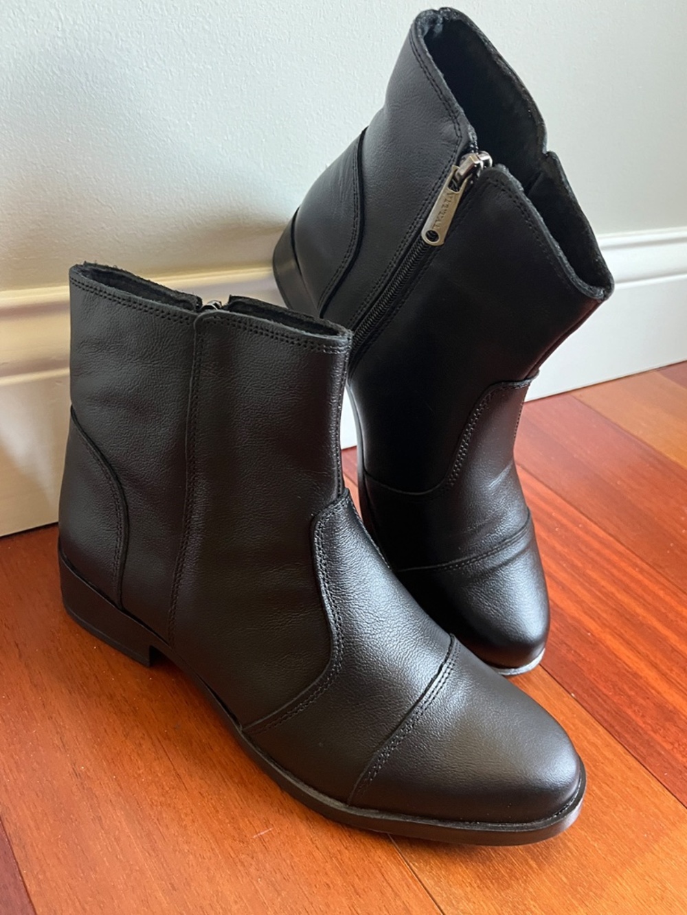 NWT Vittal Black Leather Ankle Boots - Size 7